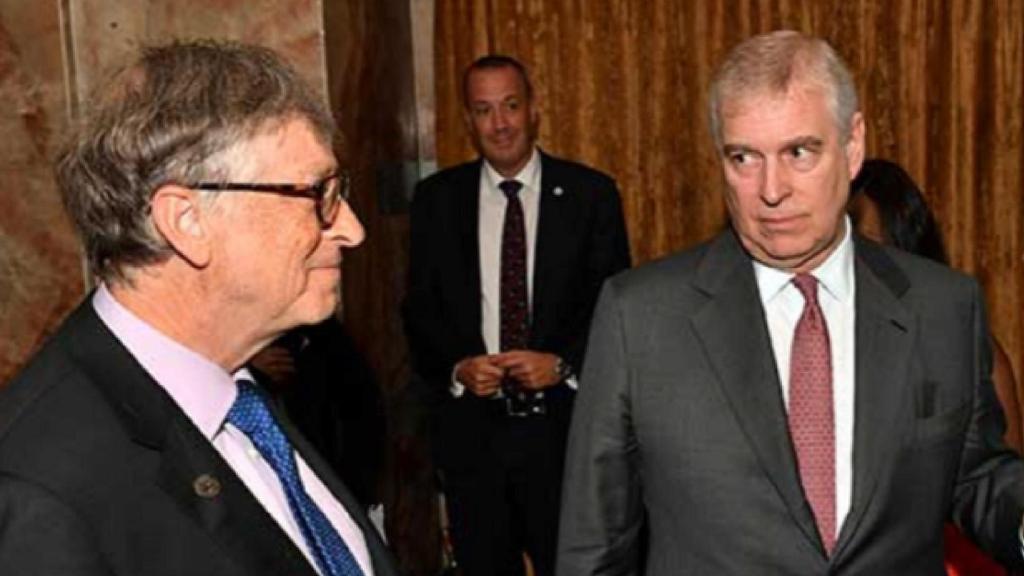 El expríncipe Andrés, con Bill Gates, durante la Cumbre sobre la Malaria el 18 de abril de 2018 en Londres.