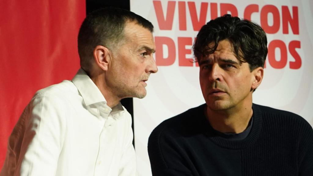 El coordinador federal de IU junto al candidato a la Presidencia de la Junta, Juan Gascón.