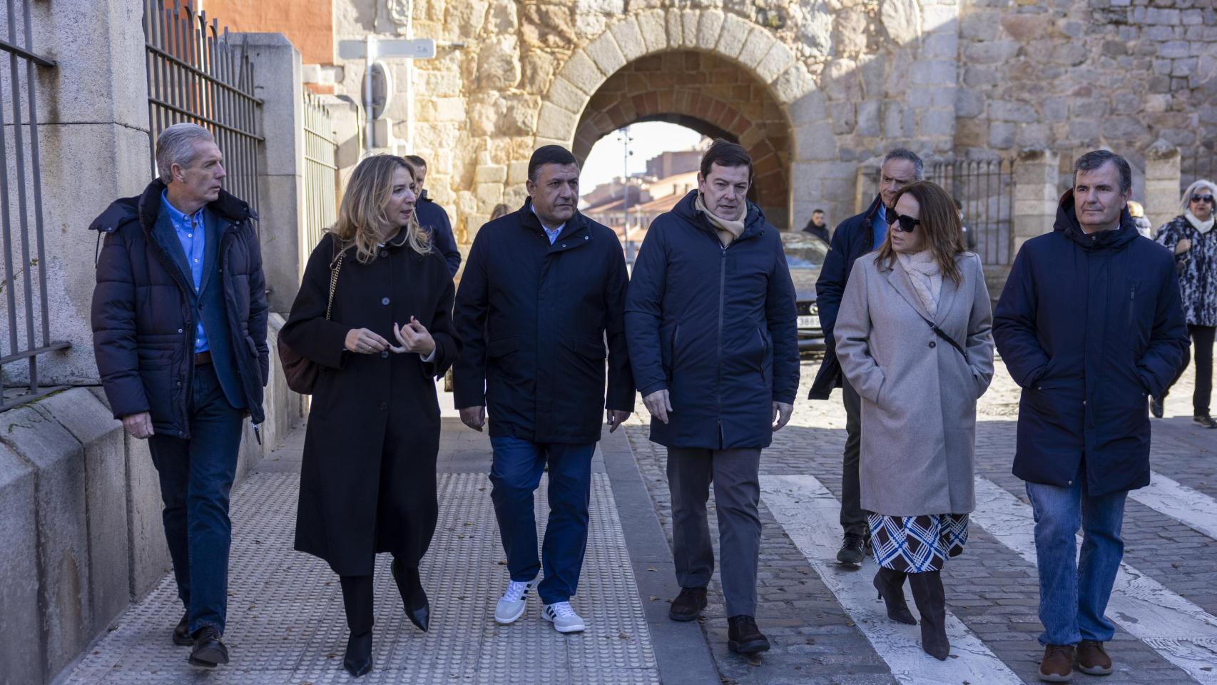 El presidente del Partido Popular de Castilla y León, Alfonso Fernández Mañueco, clausura en Ávila la Junta Directiva, junto al presidente del PP provincial, Carlos García, y la portavoz del Grupo Popular en el Senado, Alicia García.