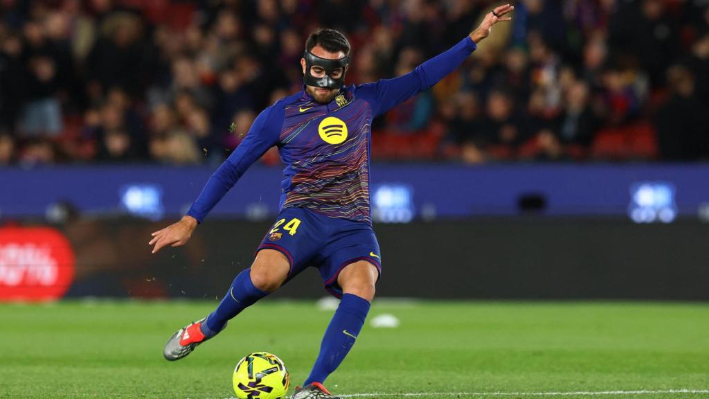 Eric García, con una máscara protectora.