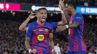 Raphinha celebra uno de sus goles ante Osasuna.