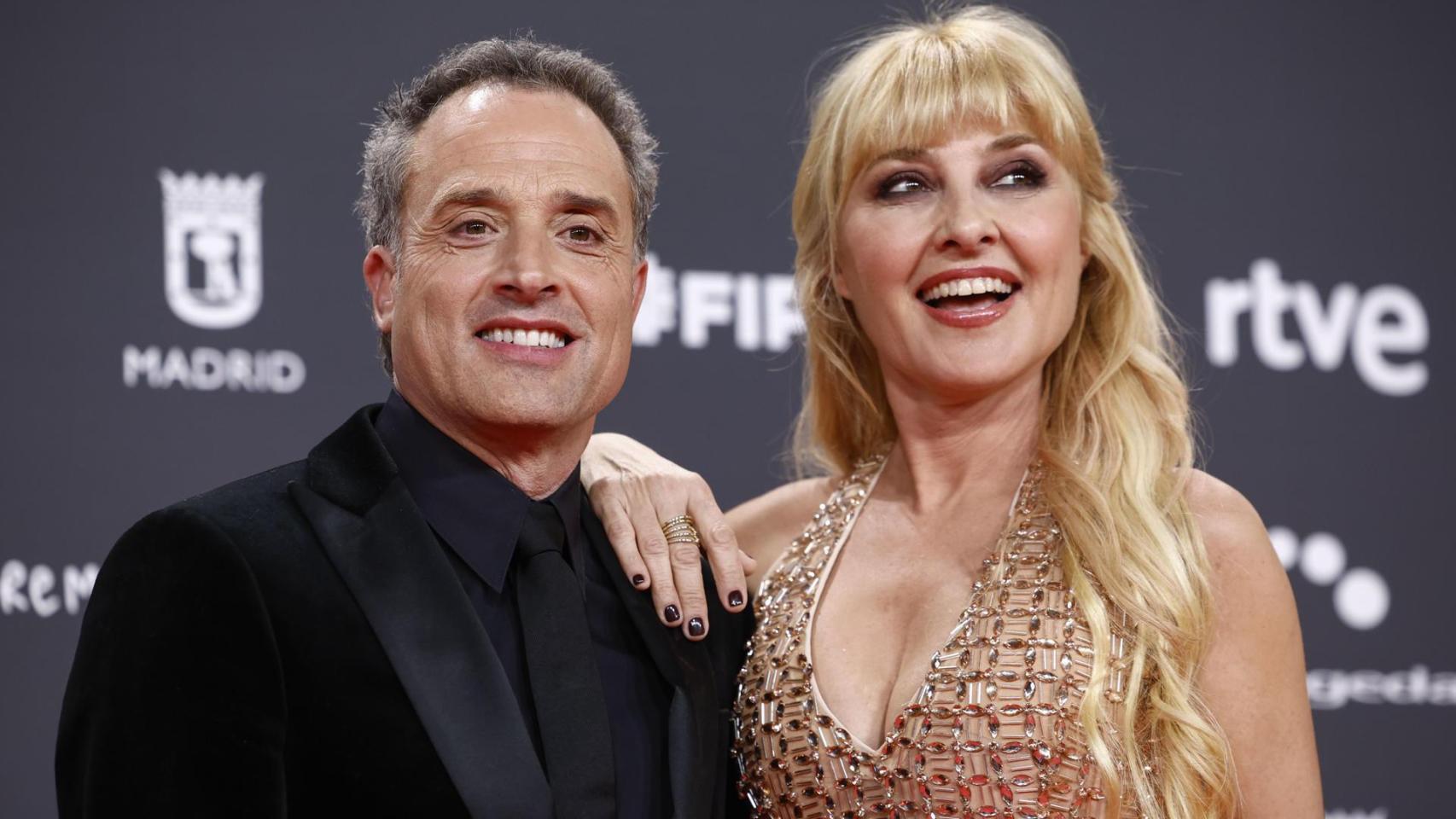 Daniel Guzmán y Cayetana Guillén Cuervo, presentadores de la gala de los 31 Premios Forqué. Foto: EFE/Daniel González