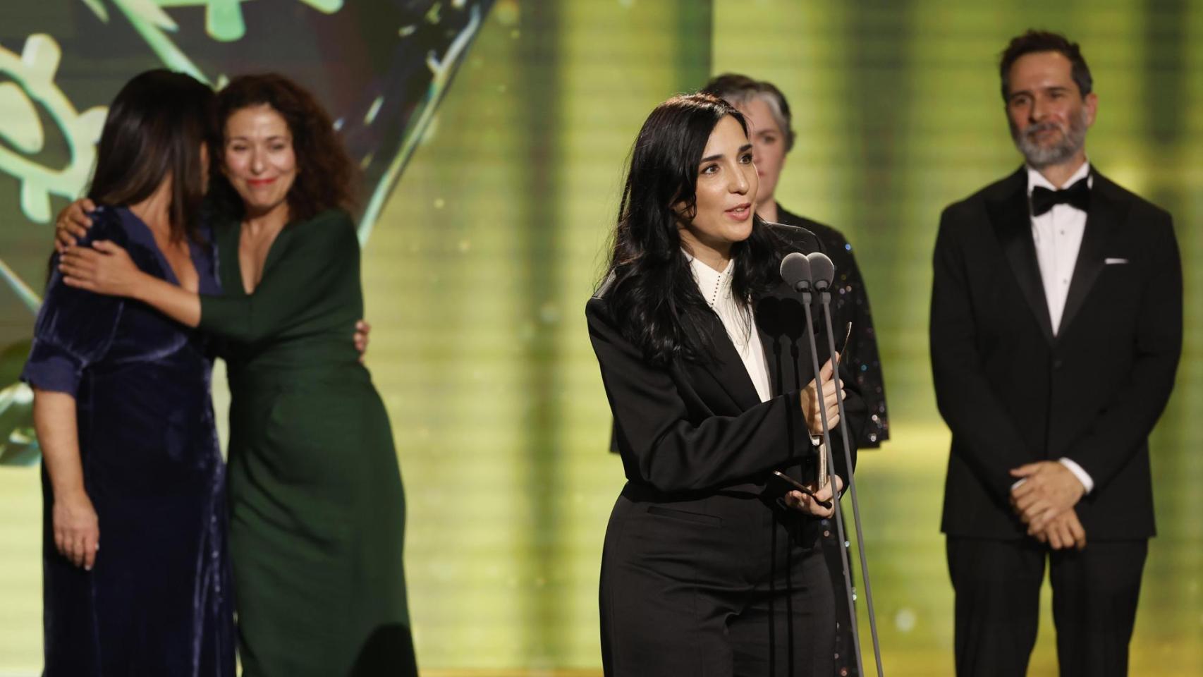 Alauda Ruiz de Azúa recoge el Premio Forqué a la mejor película por 'Los domingos'. Foto: EFE/Mariscal.