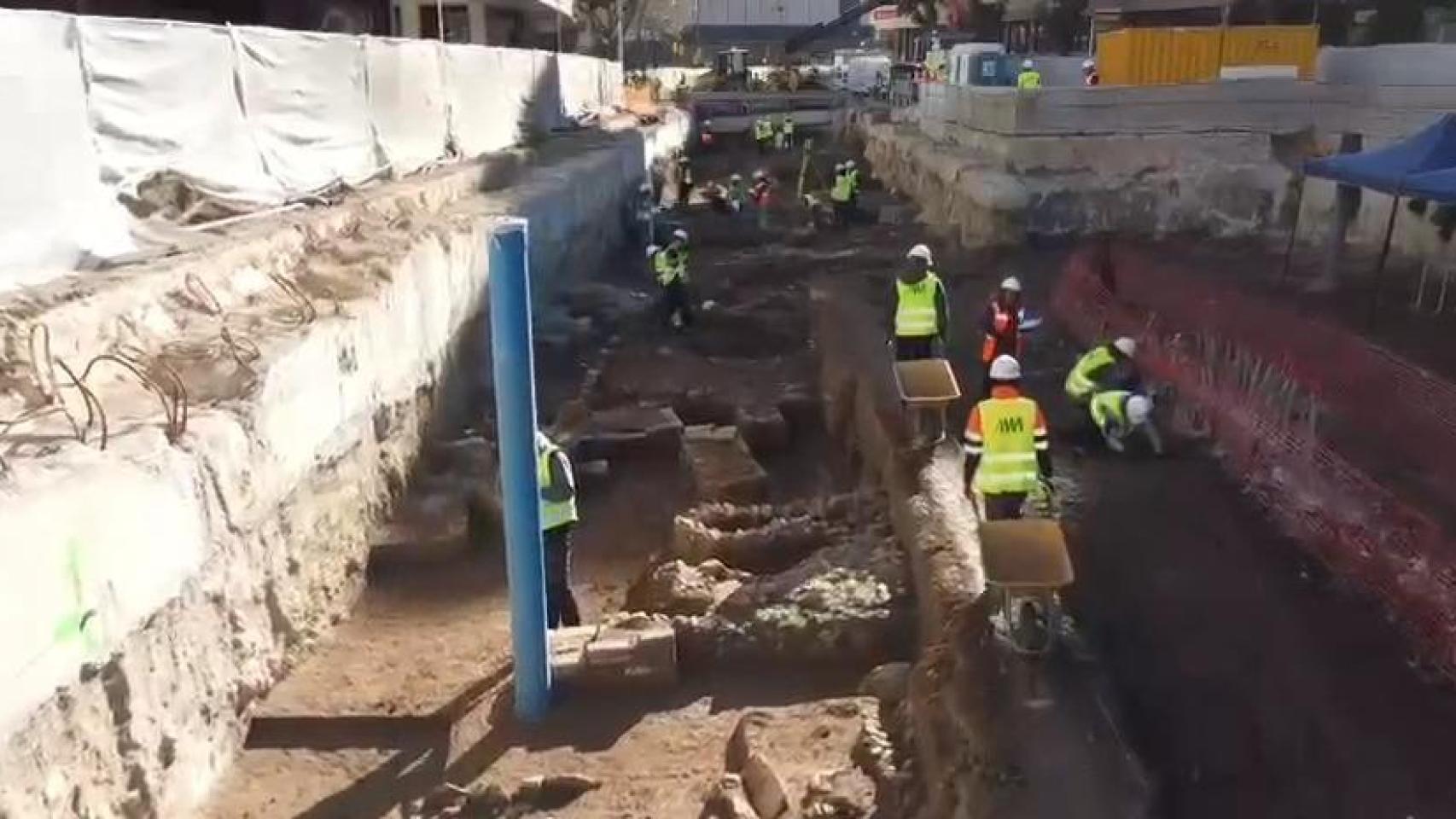 Vídeo de los trabajos arqueológicos del Metro de Málaga en la calle Hilera y de la necrópolis romana desenterrada.