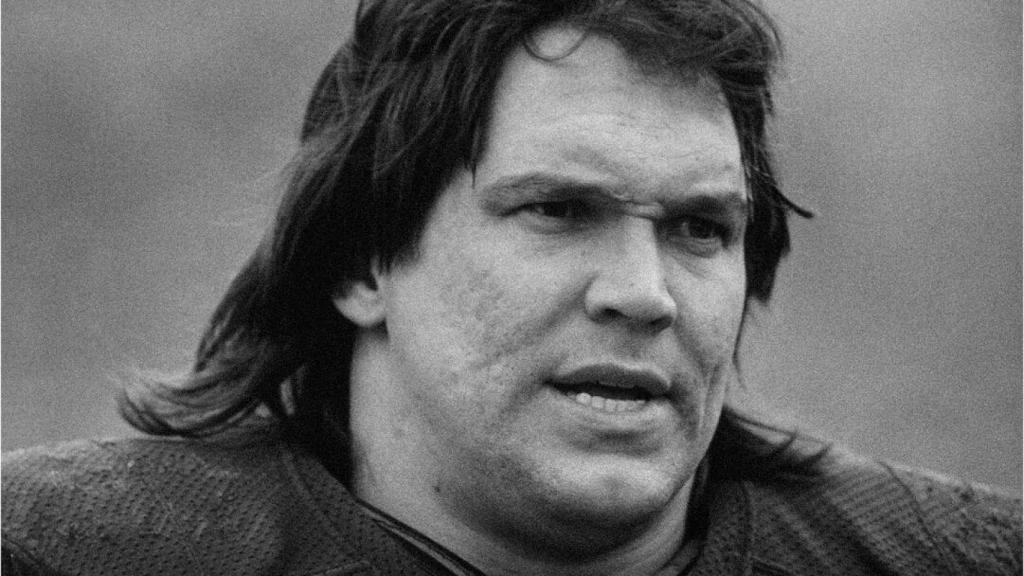 El jugador de fútbol americano Steve McMichael.