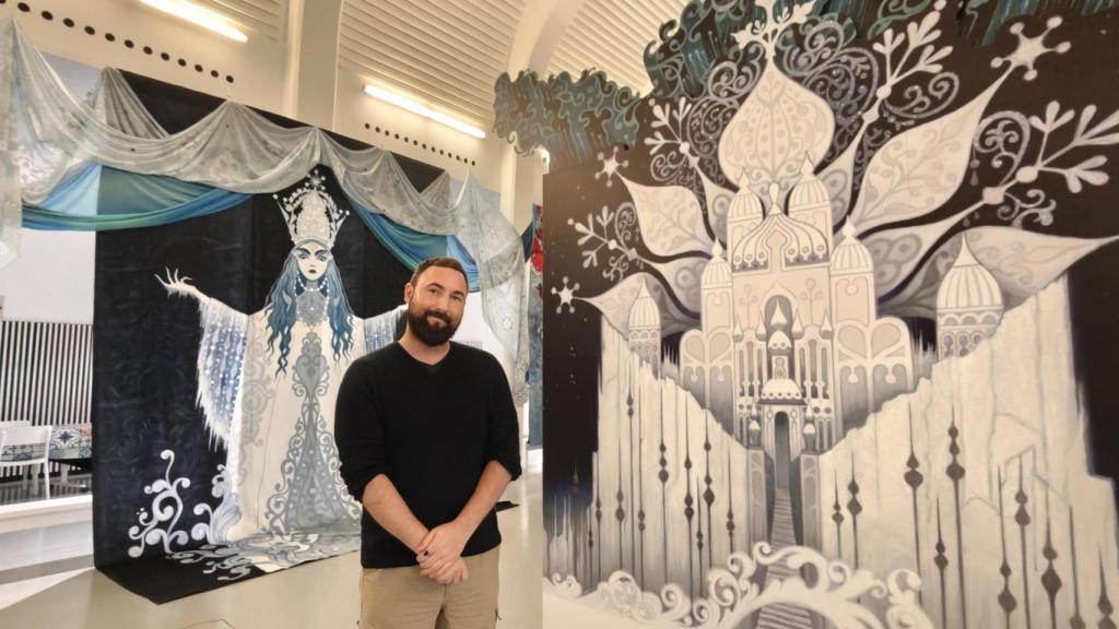 El ilustrador Aliocha Governeur en su visita esta semana a su exposición.