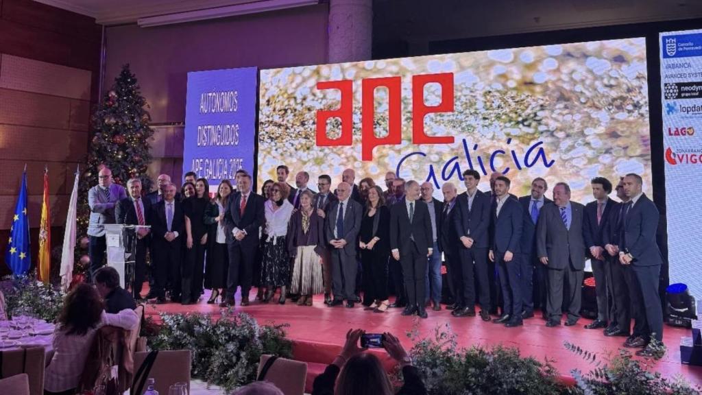 Foto de familia de los galardones