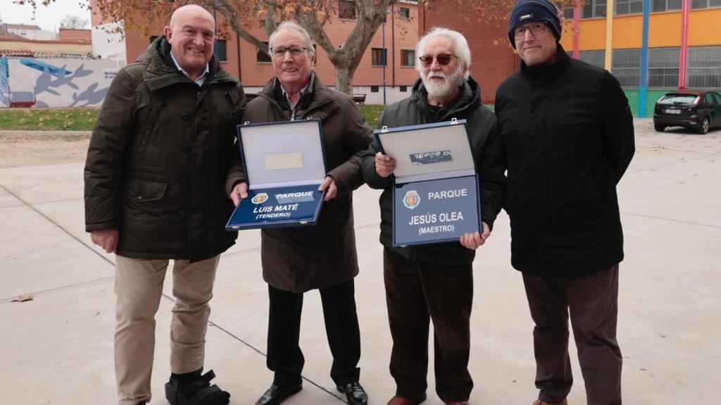 El alcalde inaugura los parques Luis Maté y Jesús Olea, espacios verdes que homenajean a dos referentes del Barrio España