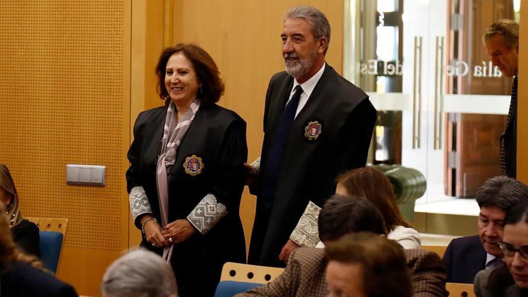 El fiscal Eduardo Esteban junto a la nueva fiscal general, Teresa Peramato, en una imagen de 2018./