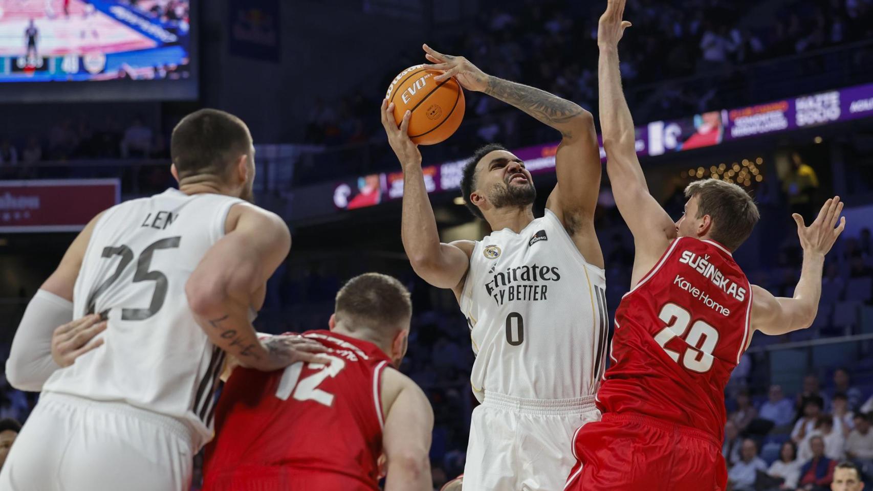 Real Madrid Wins 8th Straight: Lyles Leads Victory vs. Girona | Endesa League