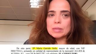 María Jesús Garrido Solís y el extracto de un contrato remitido a una empresa.