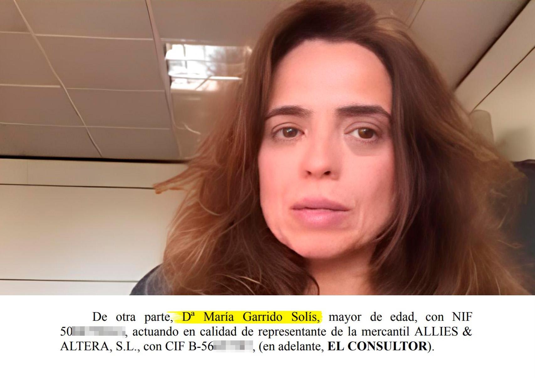 María Jesús Garrido Solís y el extracto de un contrato remitido a una empresa.