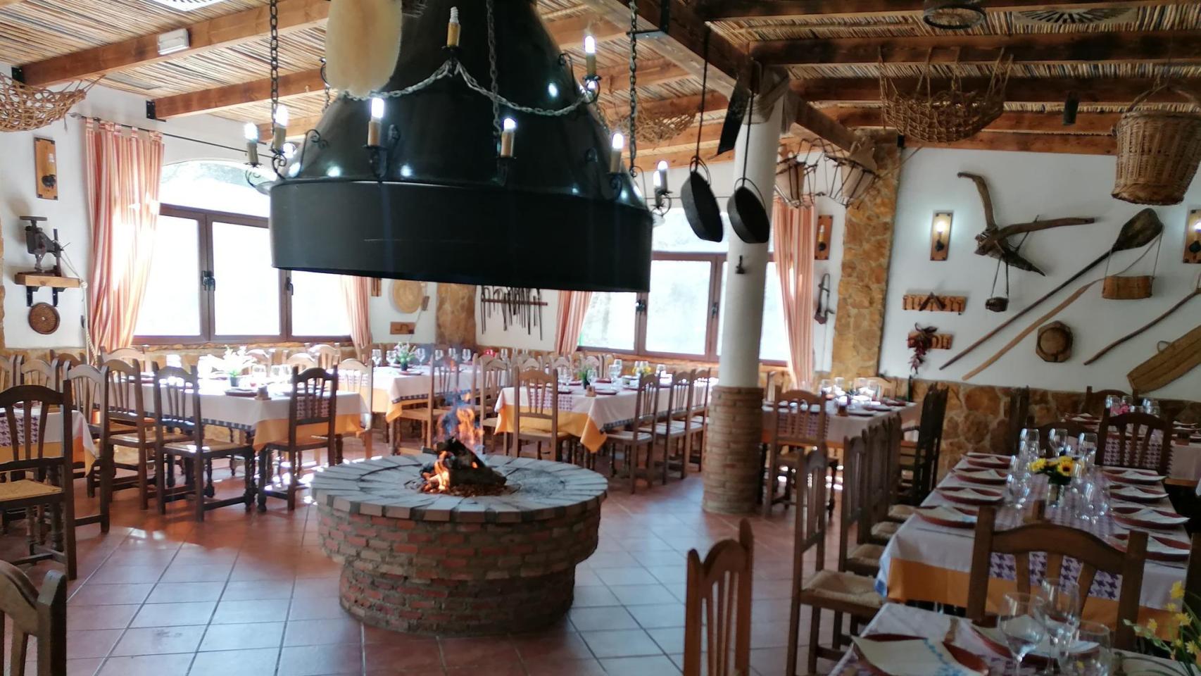 El interior del restaurante El Cortijillo.