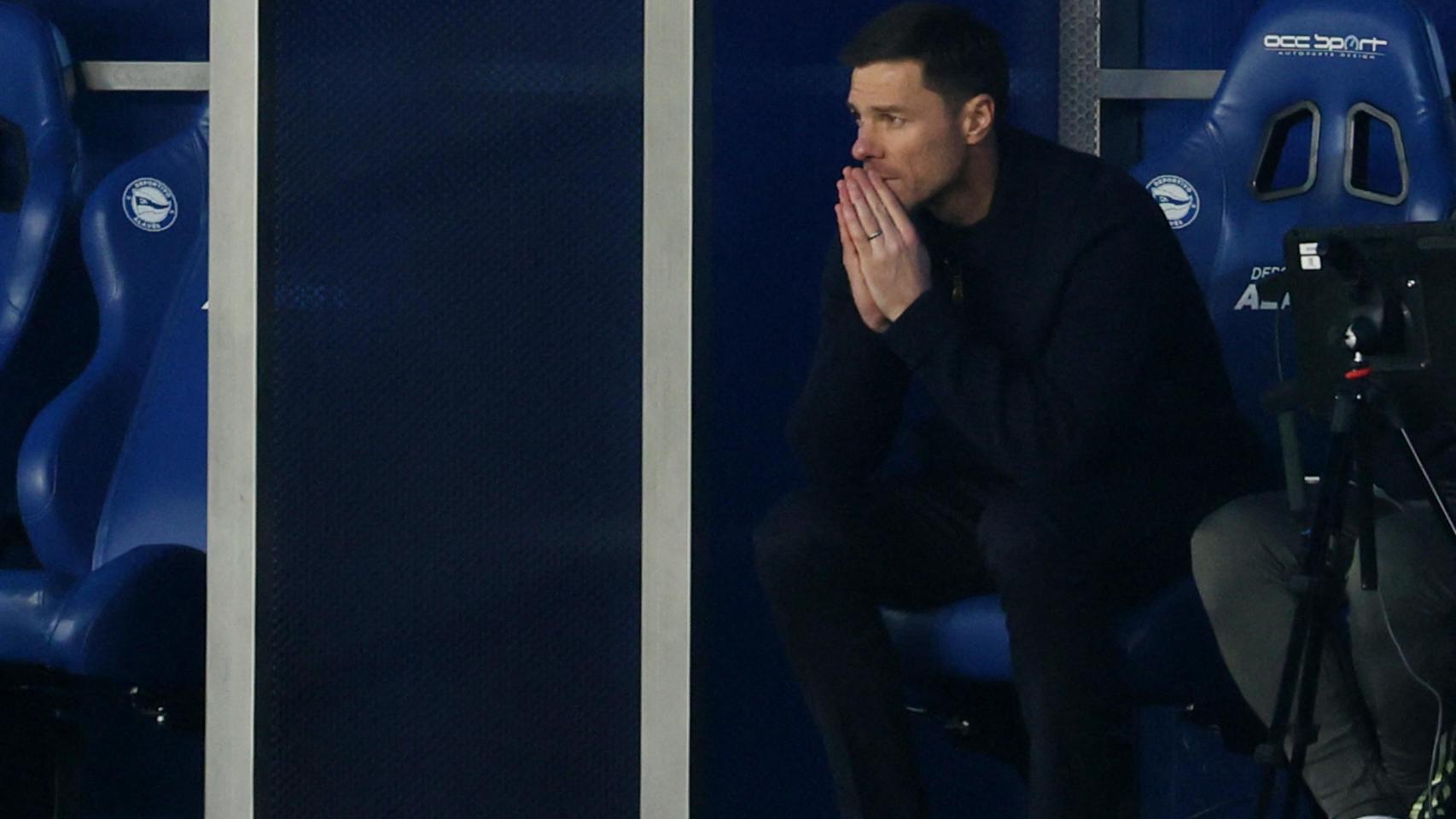 Xabi Alonso, en el banquillo en el estadio de Mendizorroza