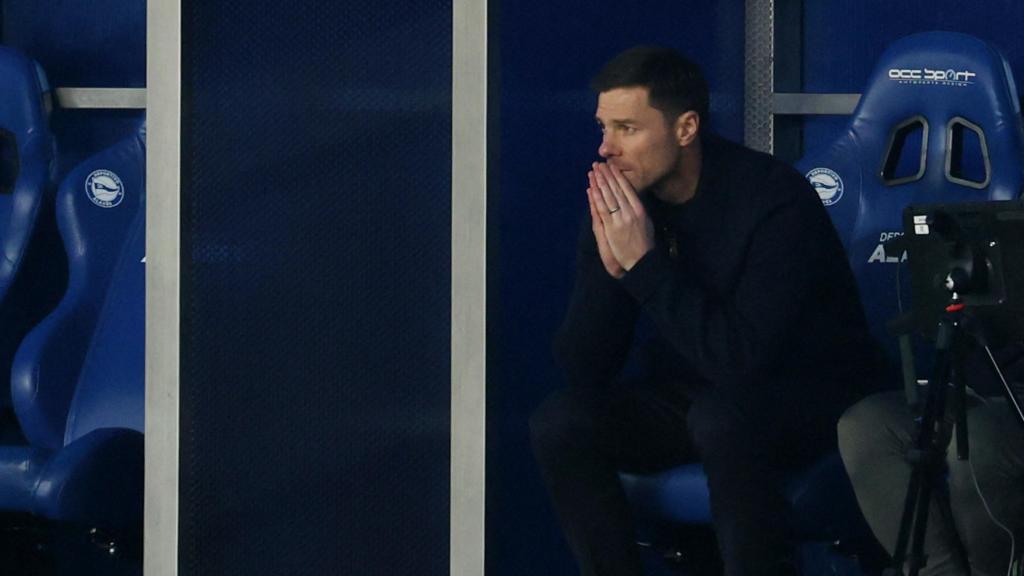 Xabi Alonso, en el banquillo en el estadio de Mendizorroza