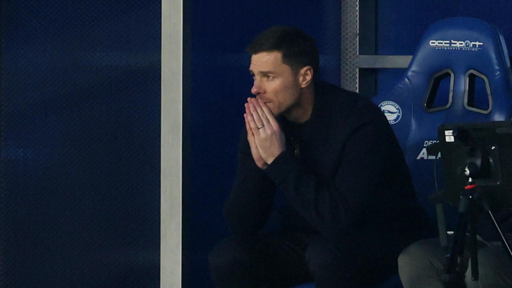 Xabi Alonso, en el banquillo en el estadio de Mendizorroza