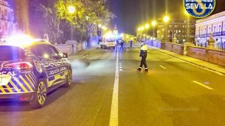 La Policía Local corta al tráfico el Puente de San Bernardo tras un accidente mortal.