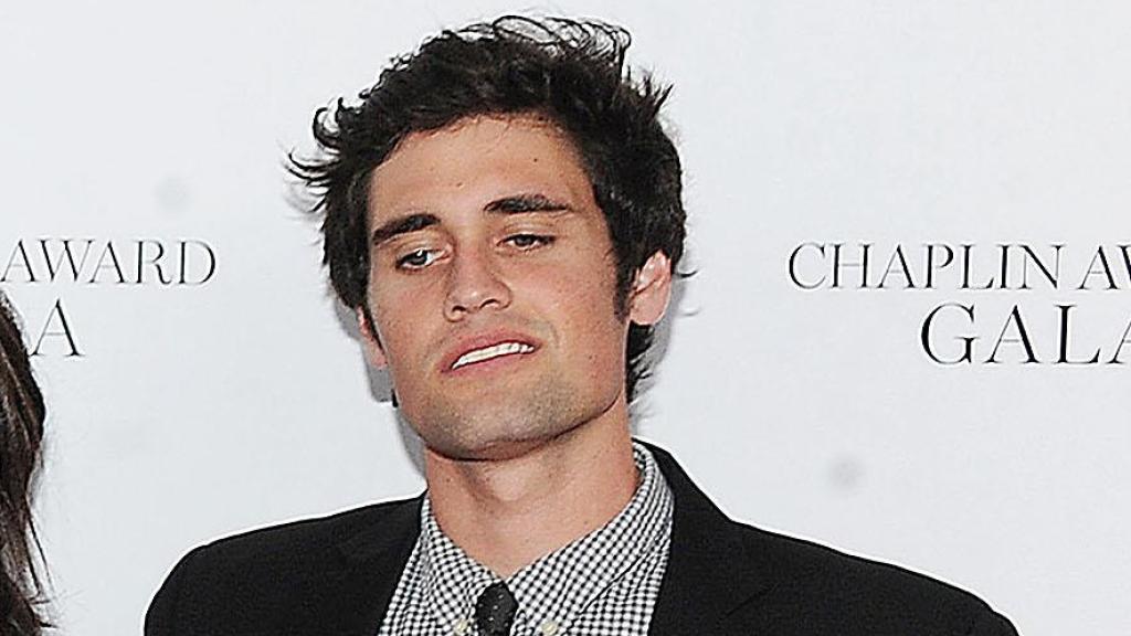 Rob Reiner y Michele Singer junto a sus tres hijos, Jake, Romy y Nick, en un acto público hace unos años. Nick es el de la derecha.