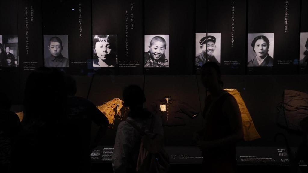 Imágenes de los fallecidos en el Museo Conmemorativo de la Paz de Hiroshima.
