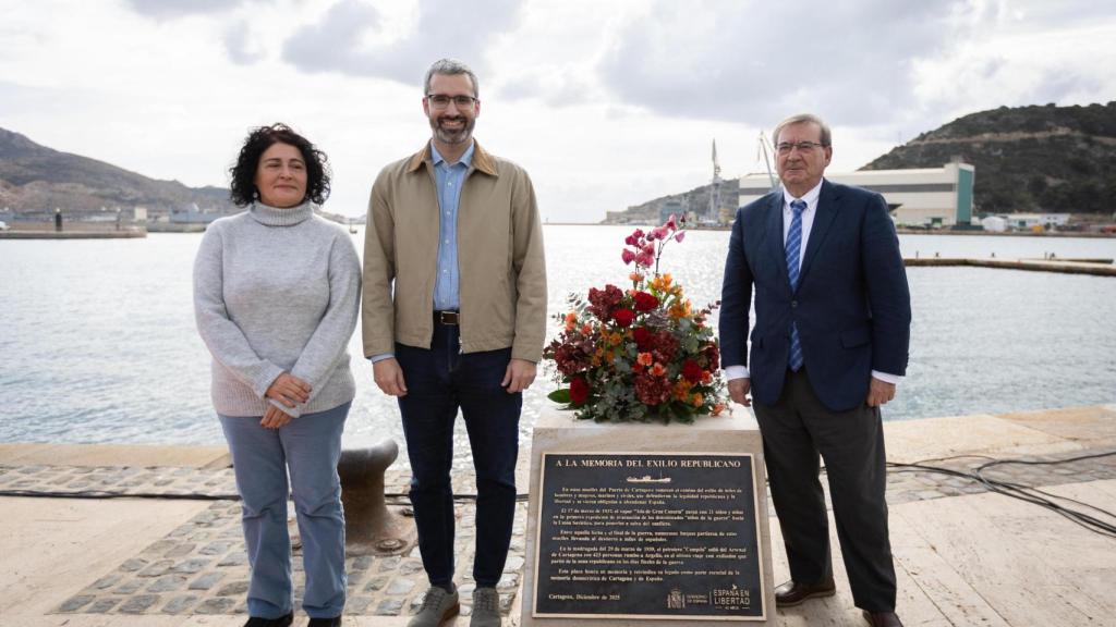 Francisco Lucas junto al secretario del Estado de Memoria Democrática en el acto de homenaje a los republicanos