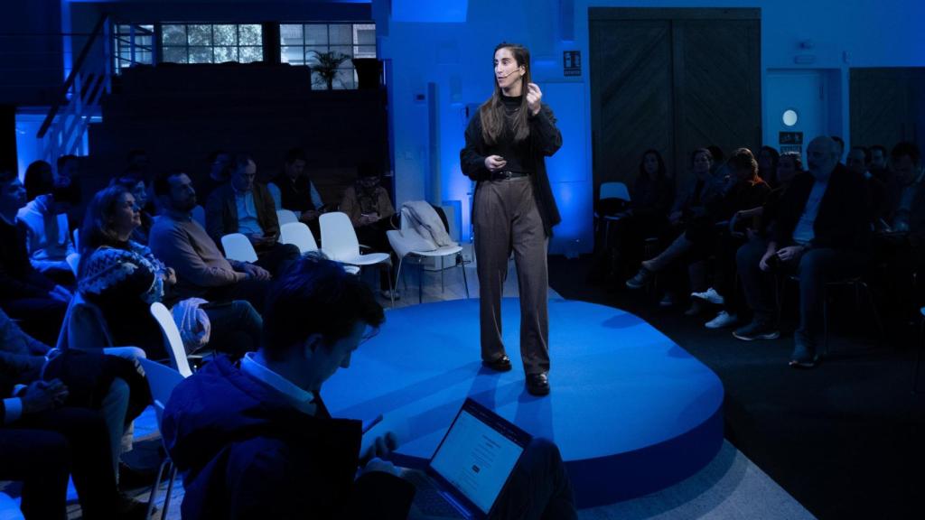 Julia Hernández, experta en IA de Google Cloud. durante el evento organizado por IndesIA.