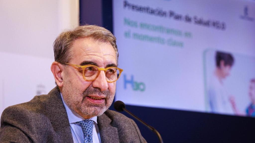 El consejero de Sanidad, Jesús Fernández Sanz , presenta el nuevo Plan de Salud H 3.0 en la Sala de Prensa de la Consejería de Sanidad.