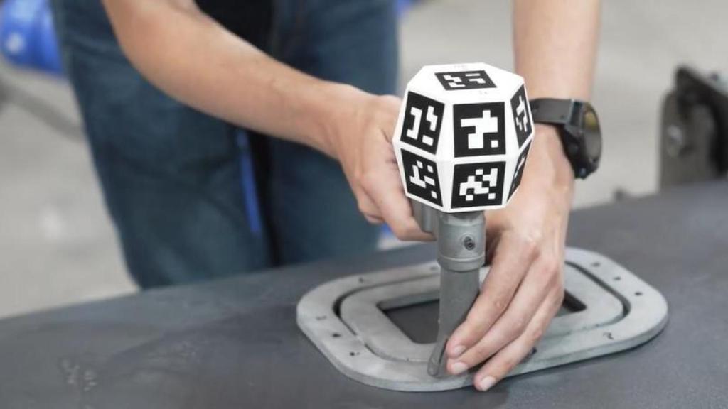 El objeto que hace las veces de herramienta para que el operario enseñe los movimientos al robot.