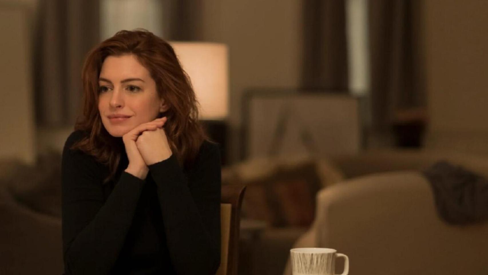 Fotograma de Anne Hathaway en la serie 'Modern Love'.