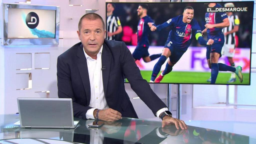 Manu Carreño presentando el programa 'El Desmarque'.