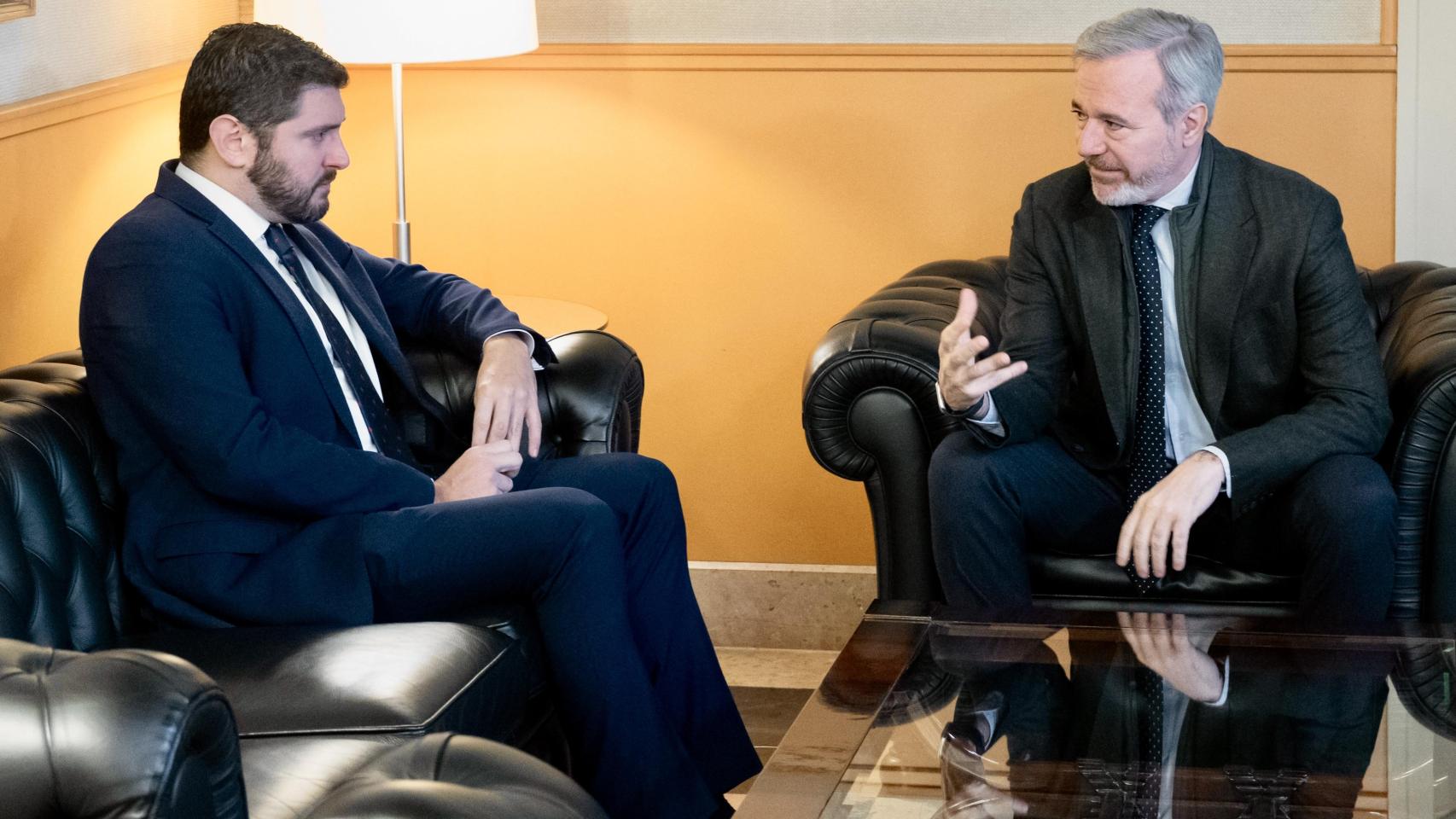 El portavoz de Vox, Alejandro Nolasco, en la última reunión con el presidente de Aragón, Jorge Azcón, el viernes.