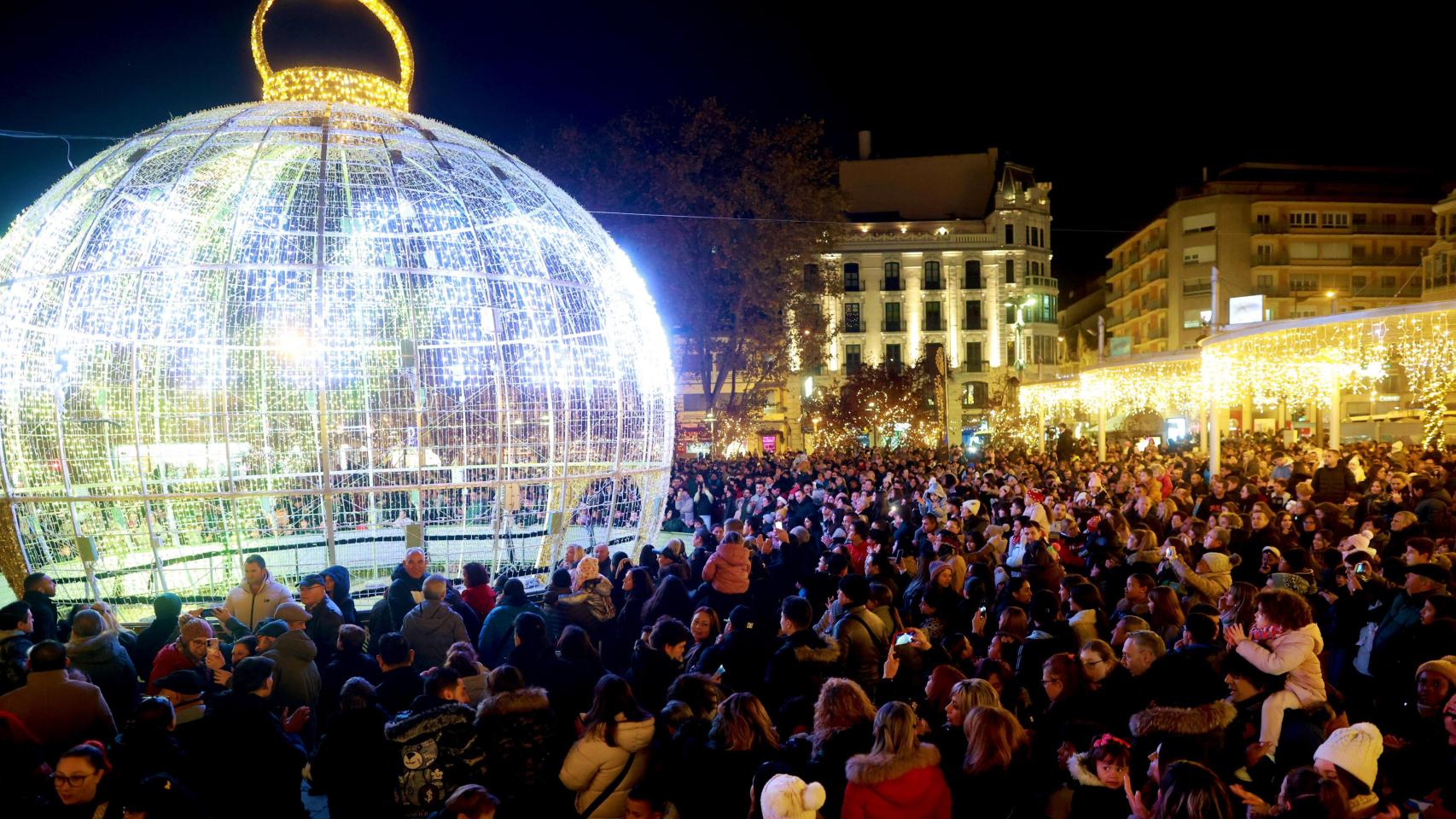 Iluminación de la Plaza de los Sueños de Caja Rural de Zamora en La Marina