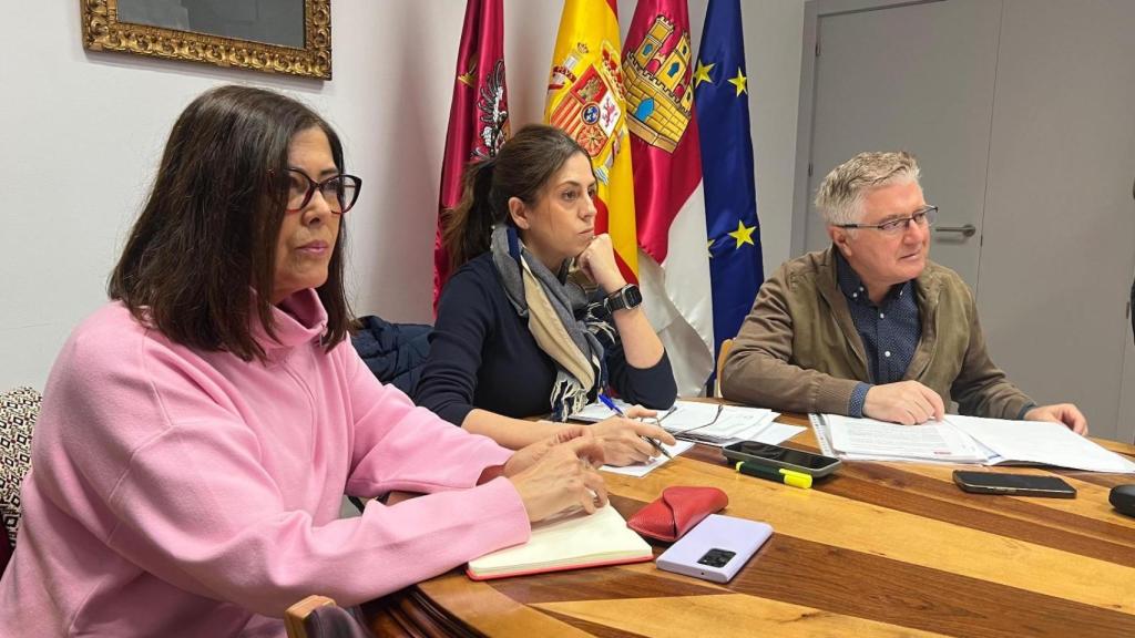 Los concejales del PSOE Alicia Escalante, Noelia de la Cruz y Teo García.