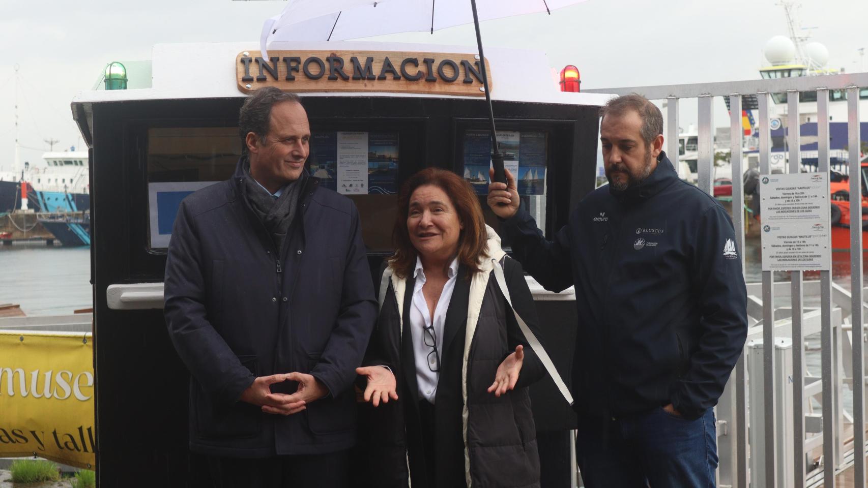 El presidente de la Autoridad Portuaria de Vigo, Carlos Botana; la delegada territorial de la Xunta, Ana ortiz, y el director de la Fundación Traslatio, Celso González