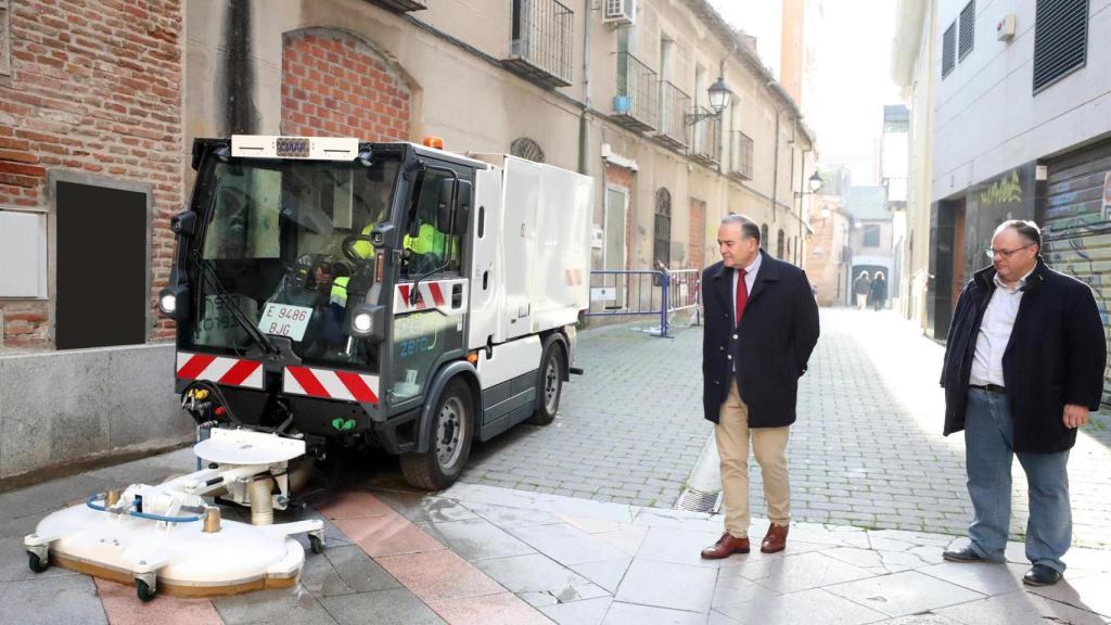 José Julián Gregorio durante el estreno de la máquina.
