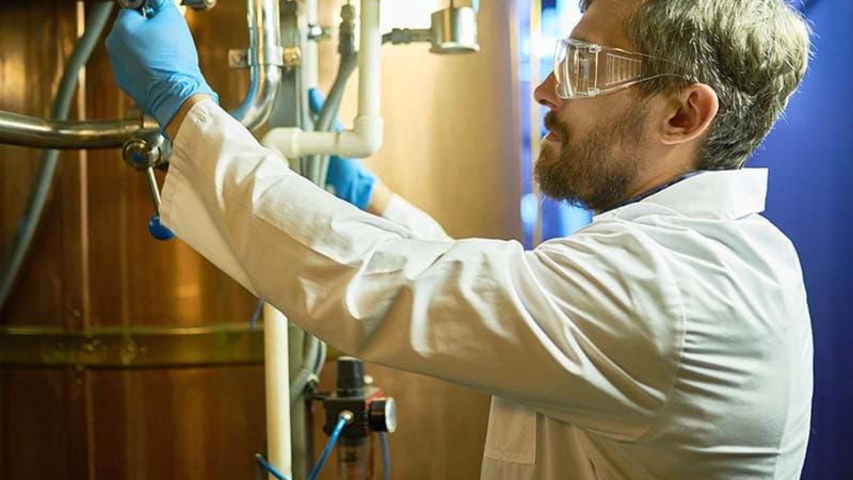 Un trabajador en Bioxytol