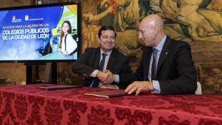 Alfonso Fernández Mañueco y José Antonio Diez firman el protocolo de colaboración entre Junta y Ayuntamiento de León
