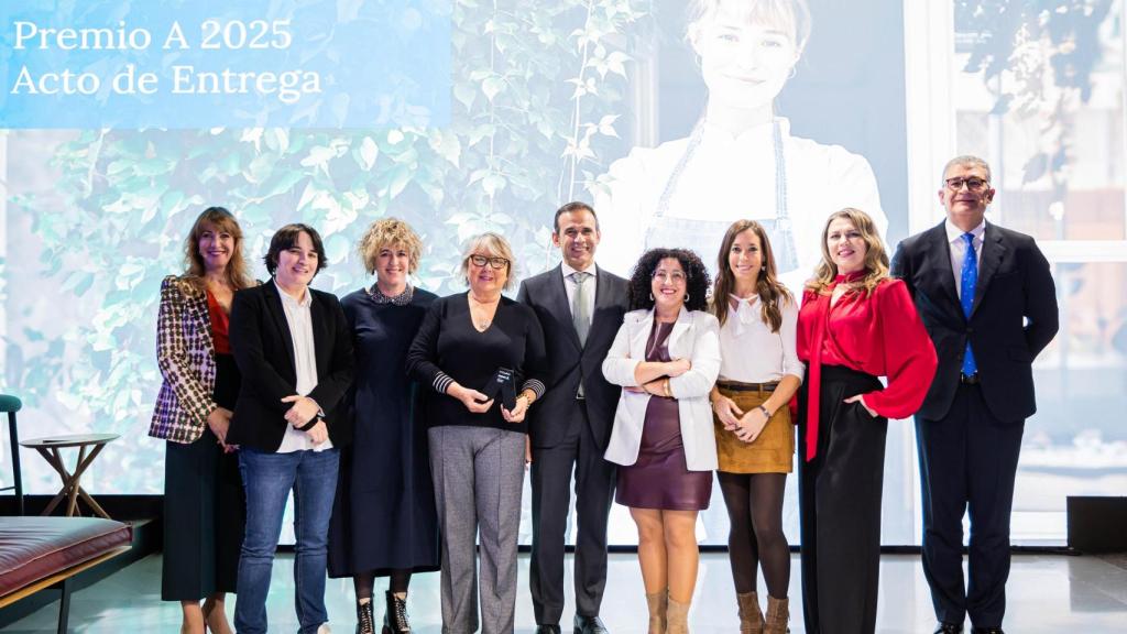 Foto ganadora y finalistas 'Premio A Profesional Autónoma' de CaixaBank