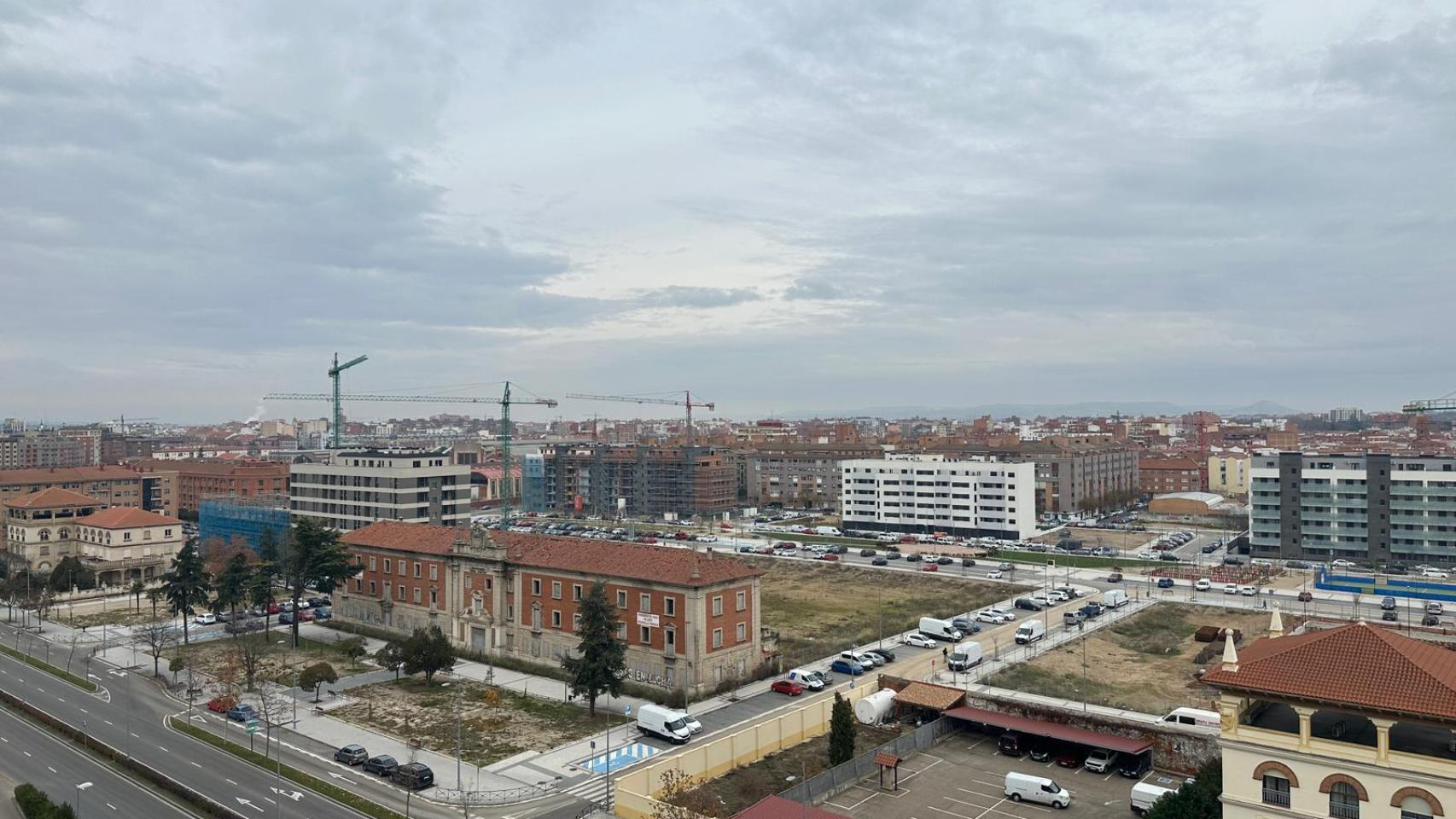 Imagen desde la Ciudad de la Comunicación de varios edificios en obras en el barrio de Cuarteles