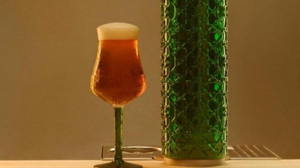 Imagen de una cerveza con la base del grifo.