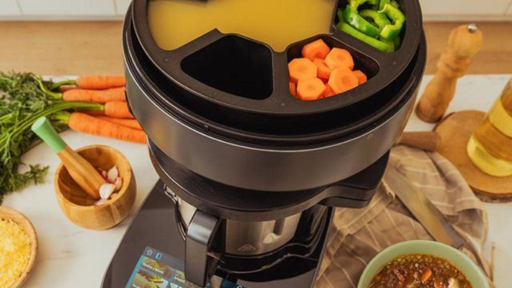 Adiós a la cocina manual: este robot Cecotec con autodispensador de alimentos hará más cómoda tu Navidad