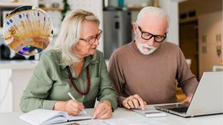 Una pareja de jubilados.