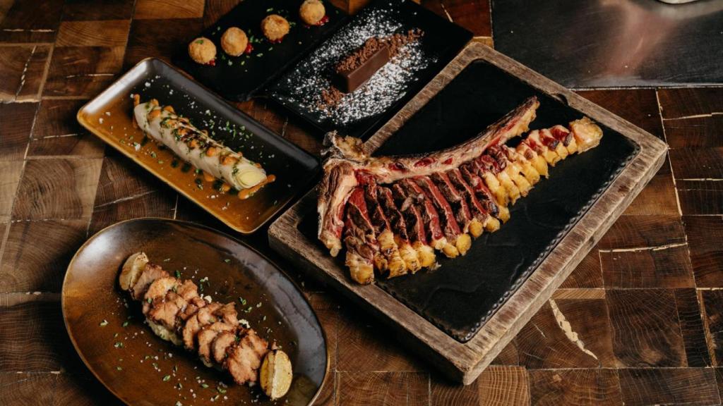 Platos de carne de Vaca Nostra.