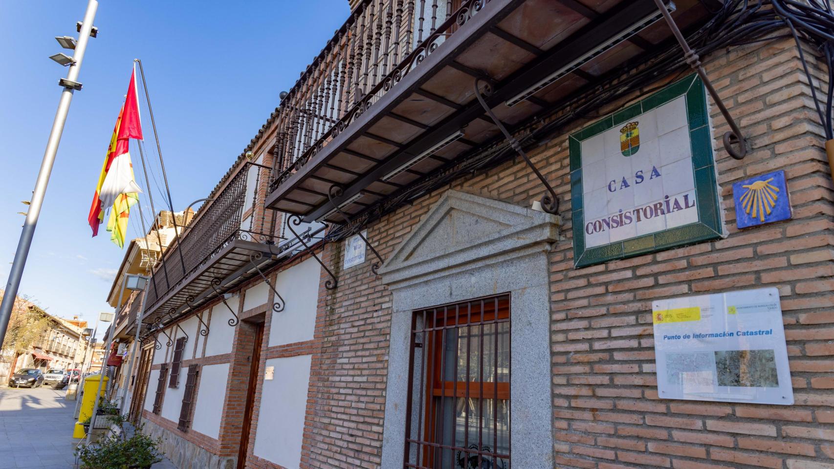 Fachada del Ayuntamiento de Burguillos de Toledo.
