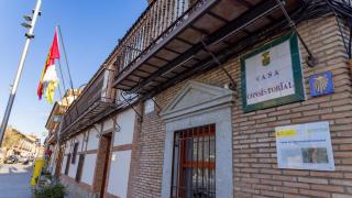 Fachada del Ayuntamiento de Burguillos de Toledo.