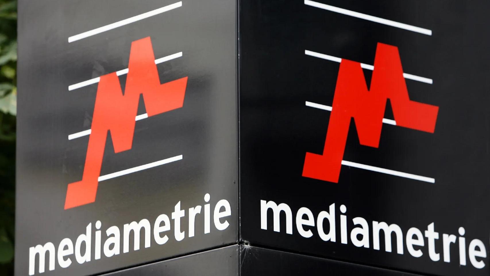 Logo de Médiamétrie en sus oficinas centrales en París.