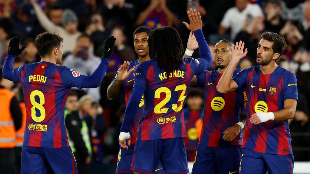 Los jugadores del Barça celebran la victoria contra Osasuna.