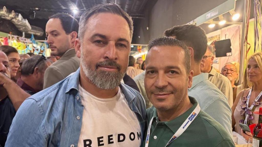 Santiago Abascal, líder de Vox, junto a Óscar Fernández Calle.