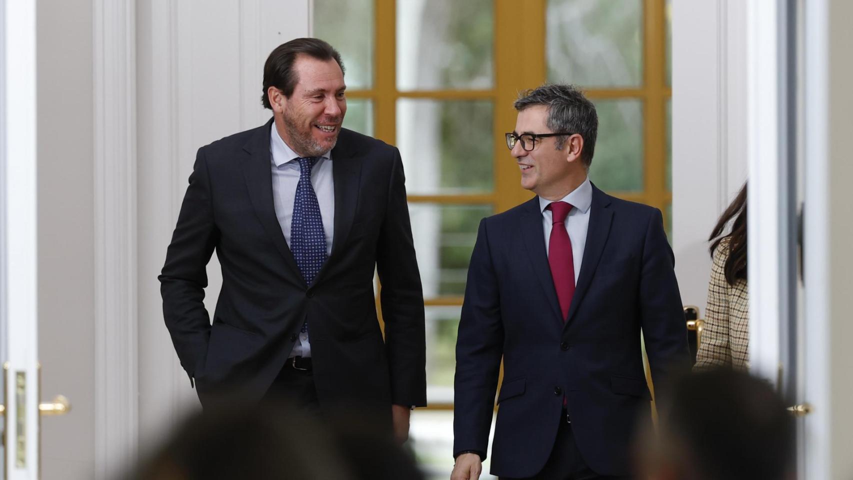 Los ministros de Transporte, Óscar Puente, y de Presidencia y Justicia, Félix Bolaños, este lunes.