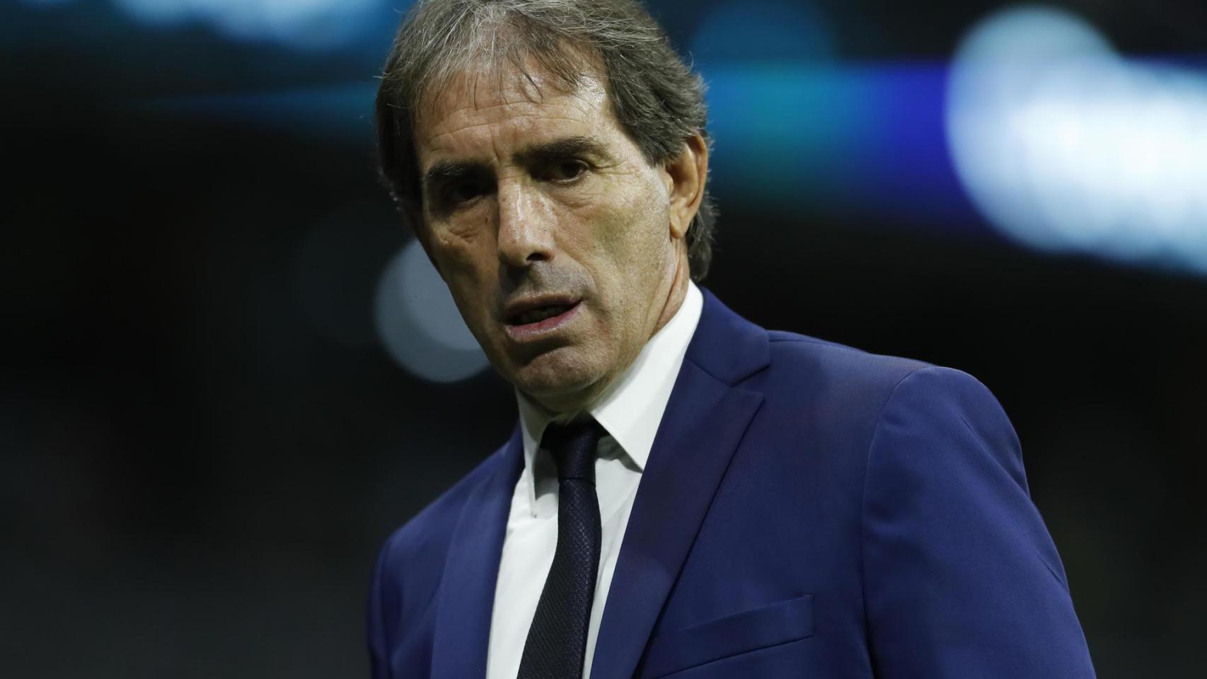 Guillermo Almada, el entrenador que está cerca de fichar por el Oviedo tras salir del Valladolid.