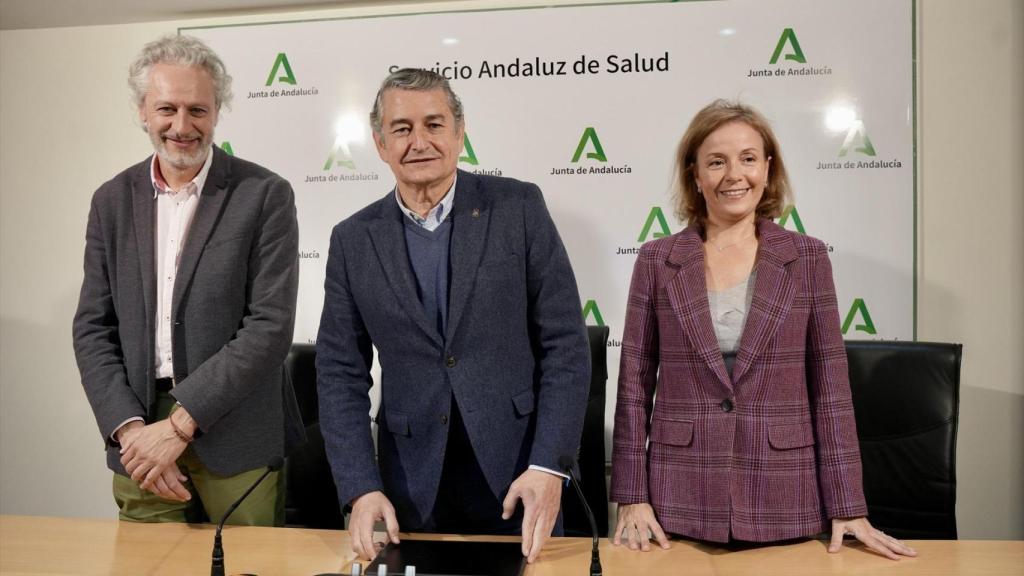 El consejero de Sanidad andaluz, Antonio Sanz, tras la firma del Pacto de la Bolsa de médicos